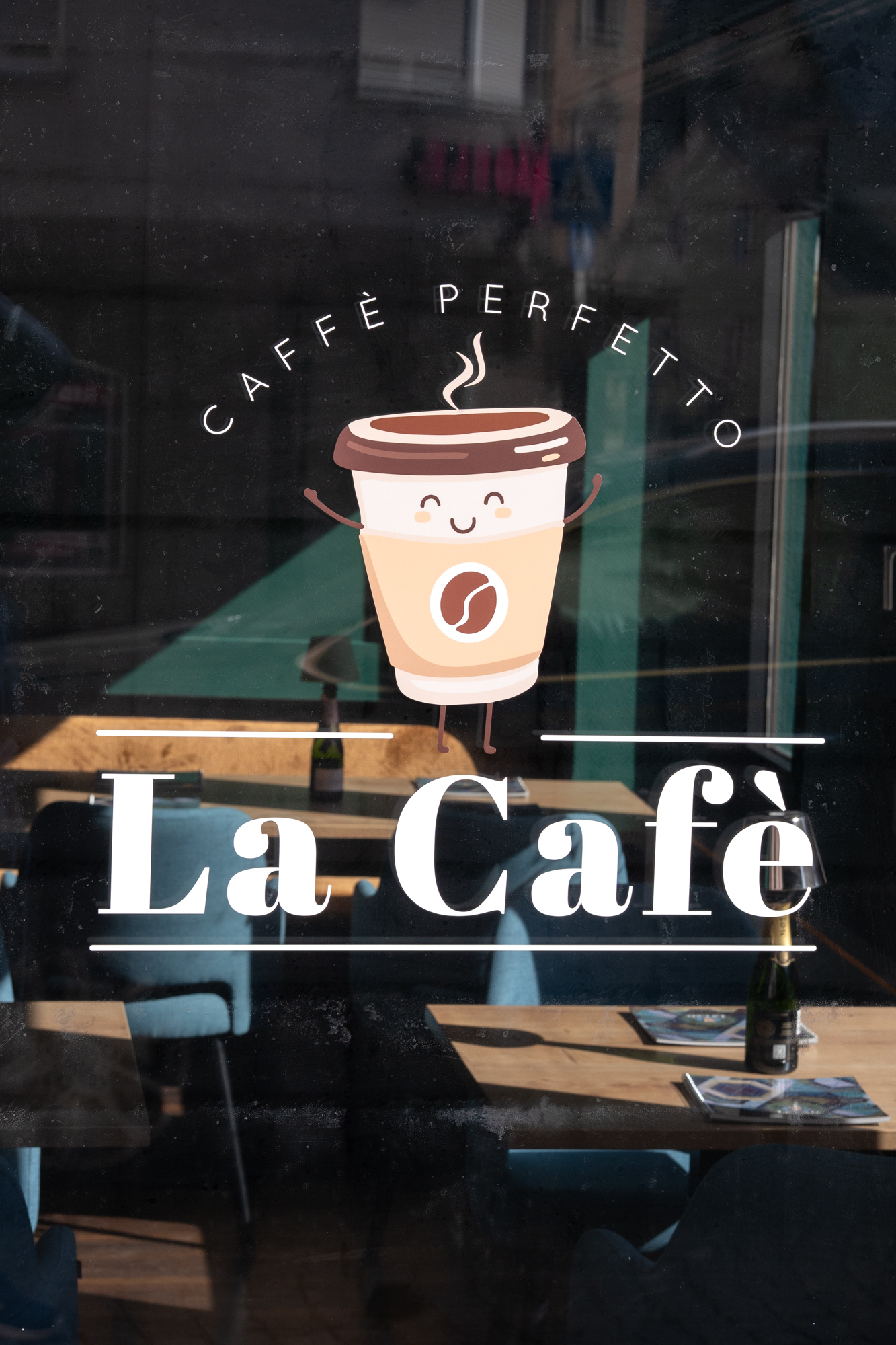 La Cafe1